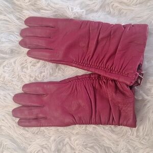Verona sheep leather gloves in a deep/dark pink